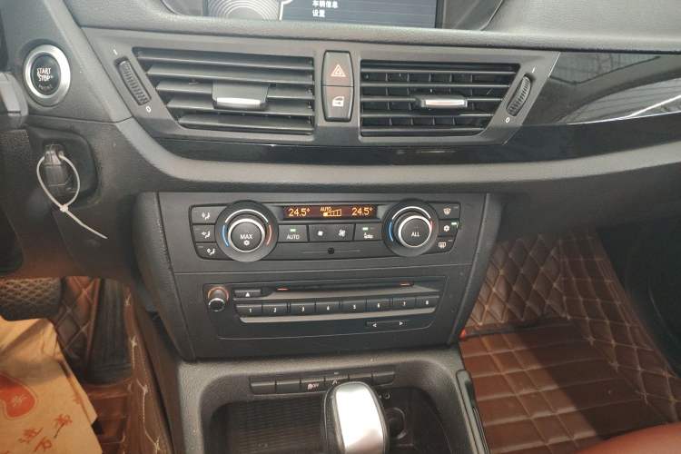 Used BMW X1 2010 xDrive25i Audio And AC Panel