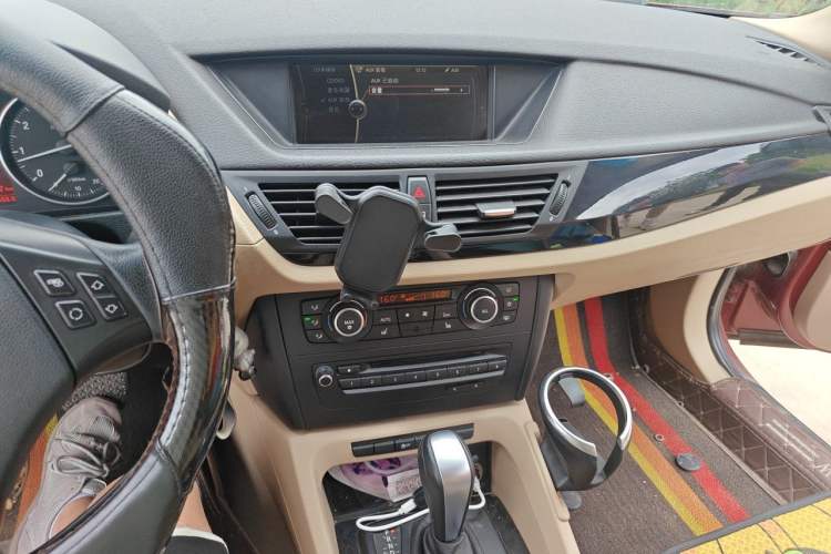 Used BMW X1 2010 sDrive18i Luxury Model Audio And AC Panel