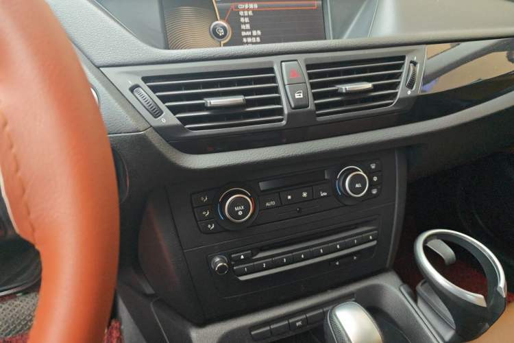 Used BMW X1 2010 sDrive18i Luxury Model Audio And AC Panel