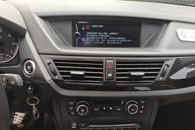 Used BMW X1 2010 sDrive18i Luxury Model Audio And AC Panel