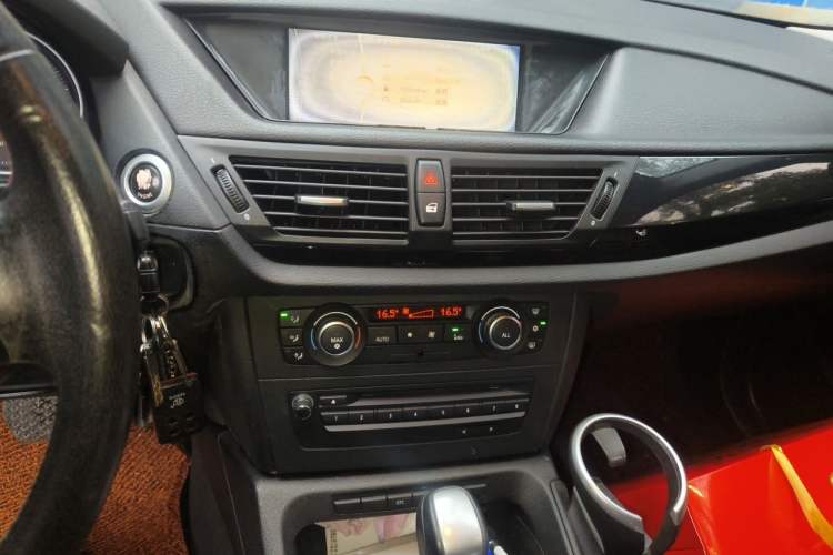 Used BMW X1 2010 xDrive25i Audio And AC Panel