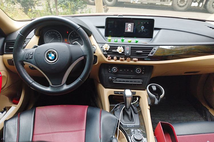 Used BMW X1 2010 xDrive28i Center Console