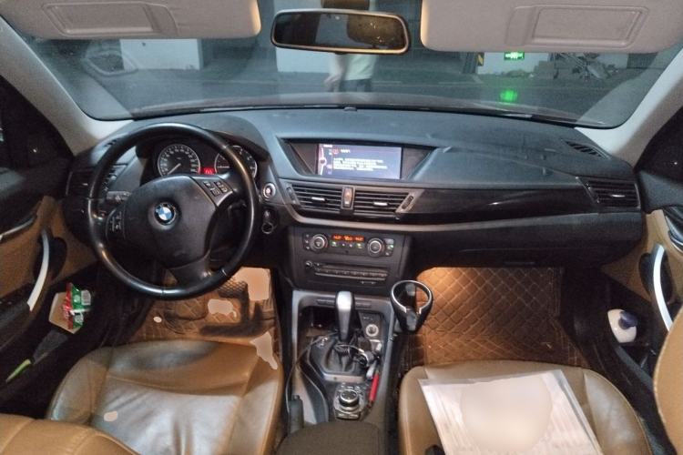 Used BMW X1 2010 sDrive18i Luxury Model Center Console