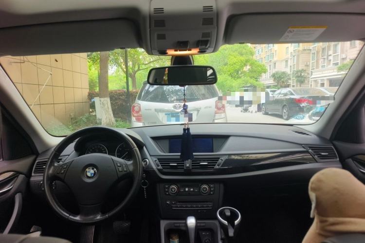 Used BMW X1 2010 sDrive18i Luxury Model Center Console