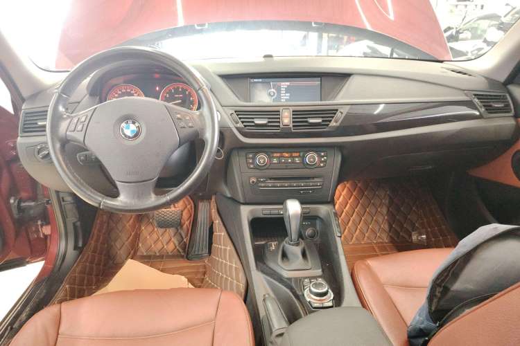 Used BMW X1 2010 xDrive25i Center Console