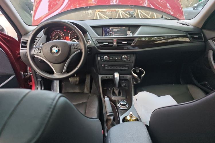 Used BMW X1 2010 xDrive28i Center Console
