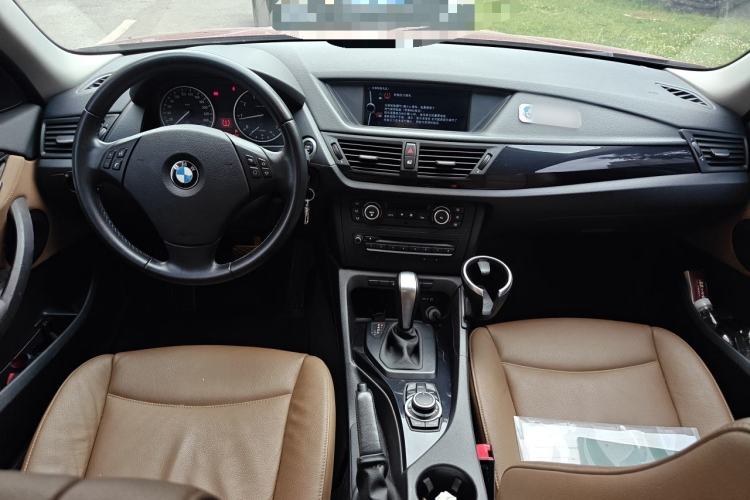Used BMW X1 2010 sDrive18i Luxury Model Center Console