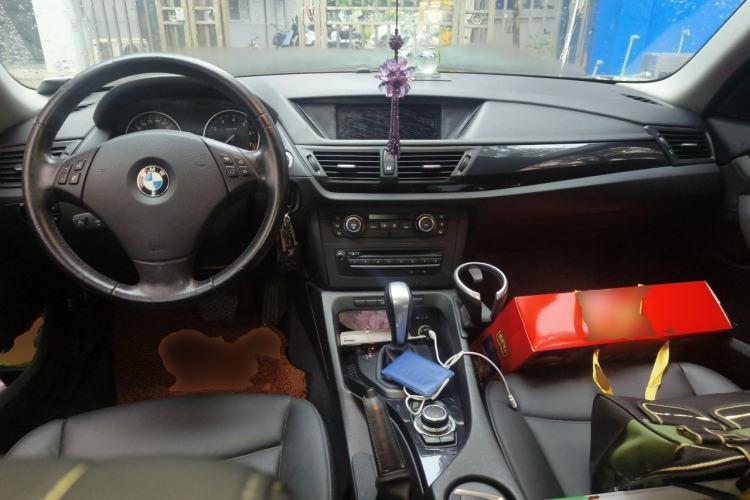 Used BMW X1 2010 xDrive25i Center Console