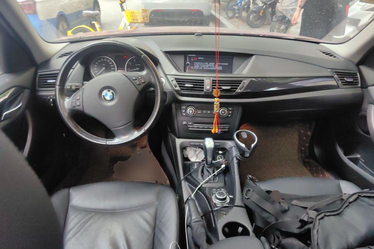 Used BMW X1 2010 sDrive18i Luxury Model Center Console
