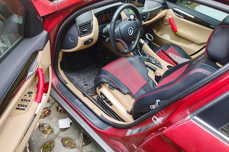 Used BMW X1 2010 xDrive28i Driver Seat