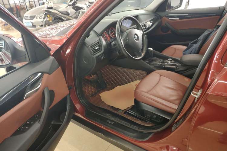 Used BMW X1 2010 xDrive25i Driver Seat