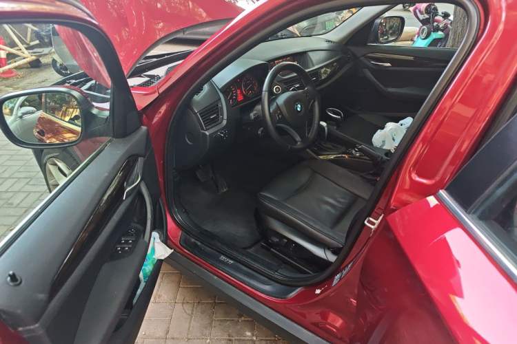 Used BMW X1 2010 xDrive28i Driver Seat