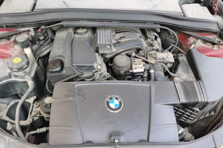 Used BMW X1 2010 sDrive18i Luxury Model Engine Bay