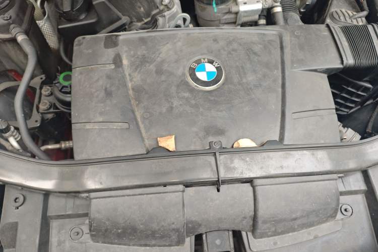 Used BMW X1 2010 sDrive18i Luxury Model Engine Bay