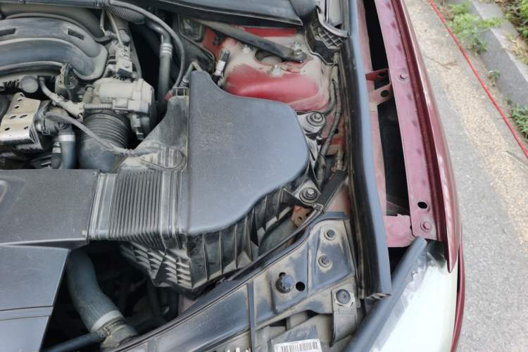 Used BMW X1 2010 sDrive18i Luxury Model Engine Bay Left