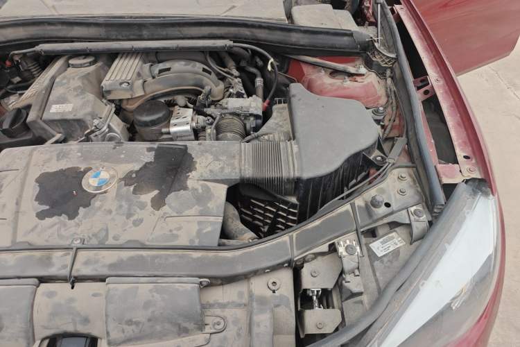 Used BMW X1 2010 sDrive18i Luxury Model Engine Bay Left