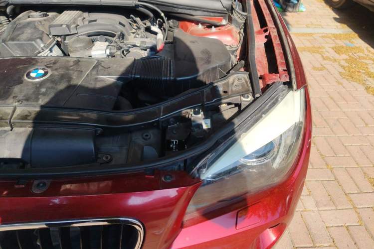 Used BMW X1 2010 sDrive18i Luxury Model Engine Bay Left