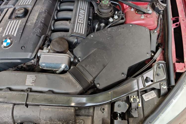 Used BMW X1 2010 xDrive28i Engine Bay Left