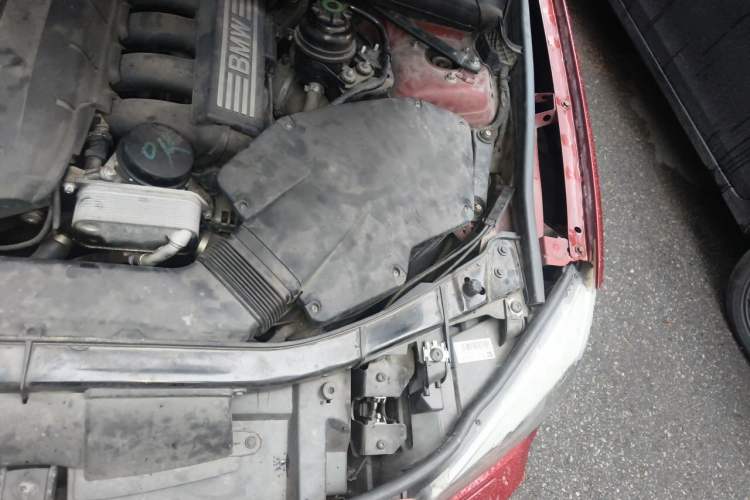 Used BMW X1 2010 xDrive25i Engine Bay Left