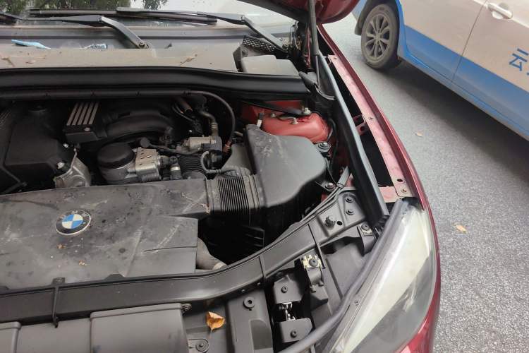 Used BMW X1 2010 sDrive18i Luxury Model Engine Bay Left