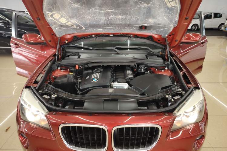 Used BMW X1 2010 xDrive25i Engine Bay