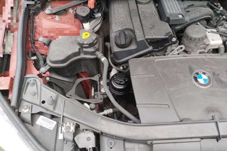 Used BMW X1 2010 sDrive18i Luxury Model Engine Bay Right