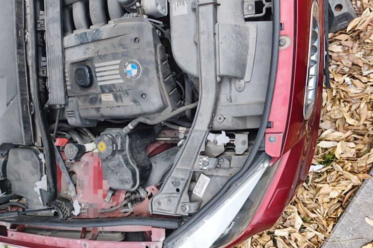 Used BMW X1 2010 xDrive28i Engine Bay Right