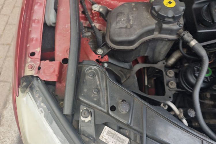 Used BMW X1 2010 sDrive18i Luxury Model Engine Bay Right