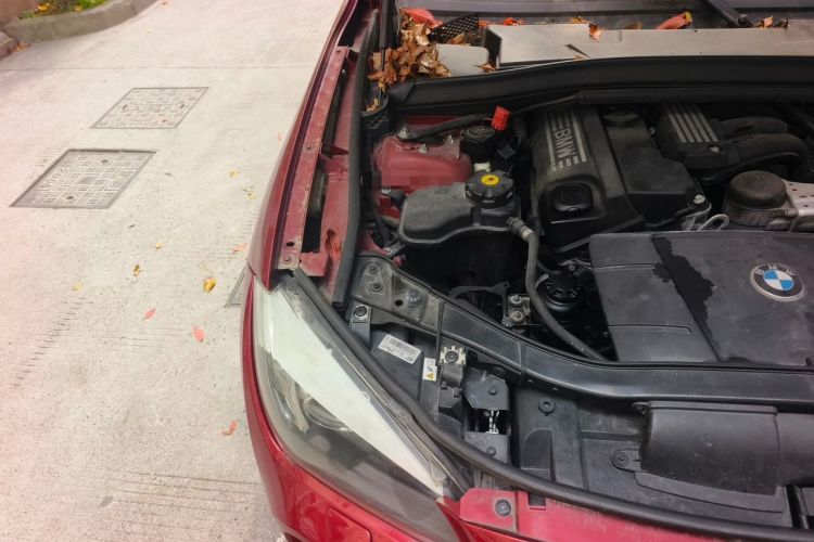 Used BMW X1 2010 sDrive18i Luxury Model Engine Bay Right