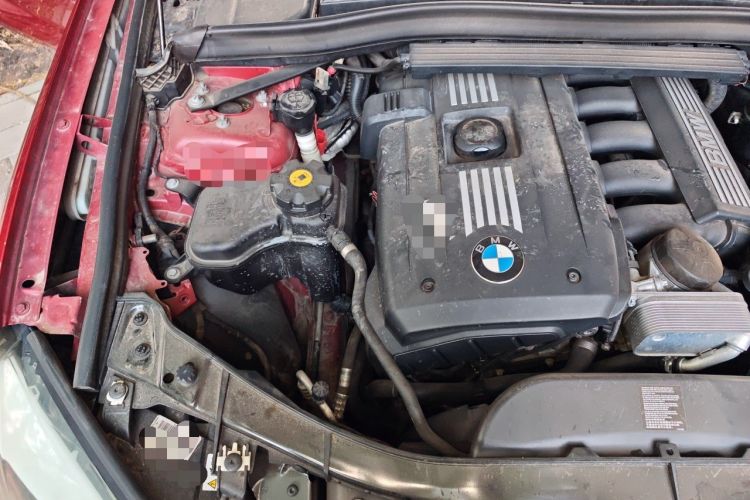 Used BMW X1 2010 xDrive28i Engine Bay Right