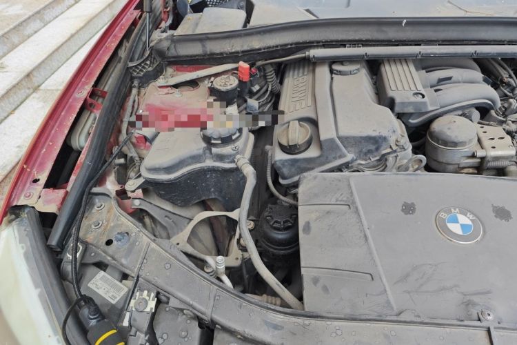 Used BMW X1 2010 sDrive18i Luxury Model Engine Bay Right