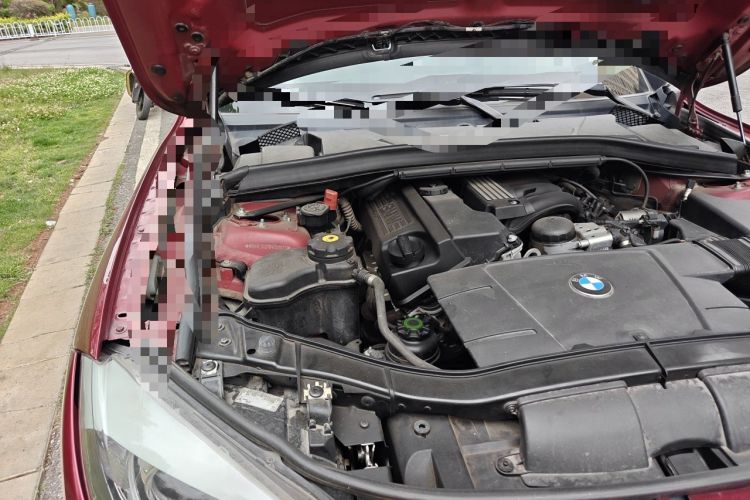 Used BMW X1 2010 sDrive18i Luxury Model Engine Bay Right