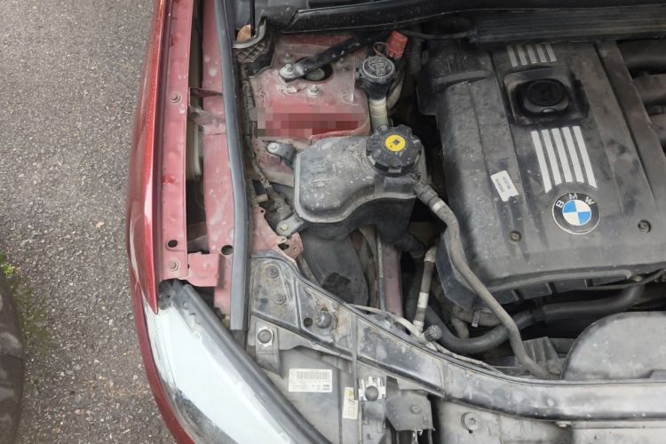 Used BMW X1 2010 xDrive25i Engine Bay Right