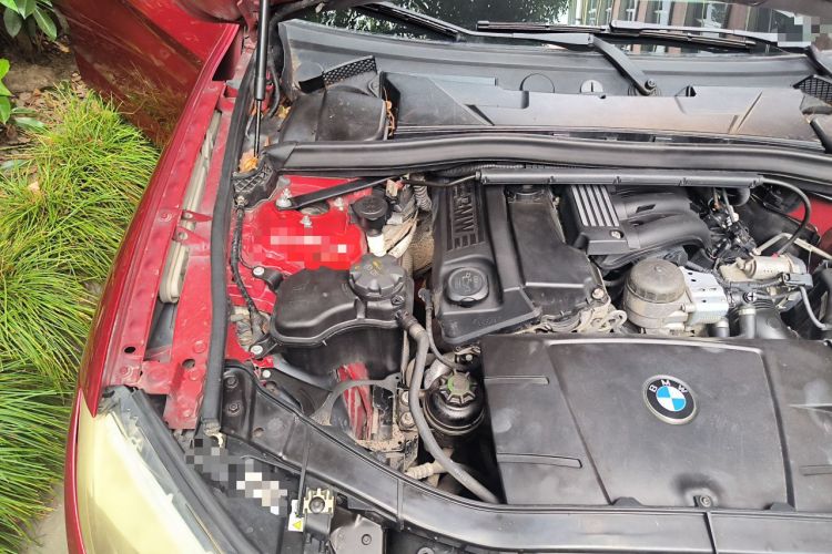 Used BMW X1 2010 sDrive18i Luxury Model Engine Bay Right