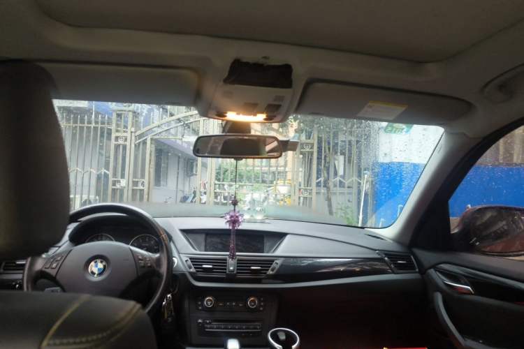 Used BMW X1 2010 xDrive25i Headliner