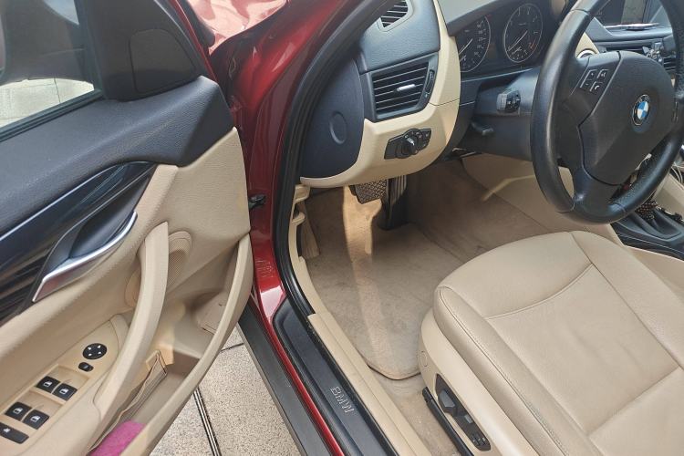 Used BMW X1 2010 sDrive18i Luxury Model Interior 3