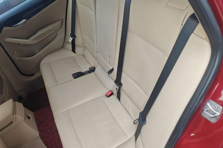 Used BMW X1 2010 sDrive18i Luxury Model Interior 4