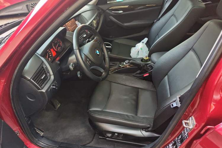 Used BMW X1 2010 xDrive28i Left Front Seat