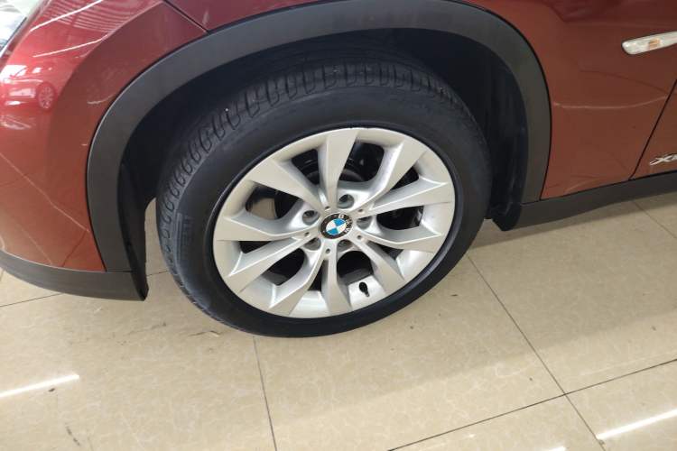 Used BMW X1 2010 xDrive25i Left Front Wheel Hub