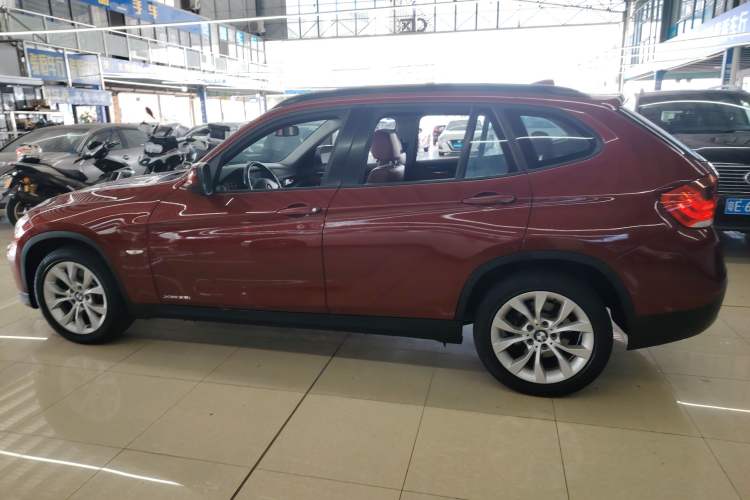 Used BMW X1 2010 xDrive25i Left Side