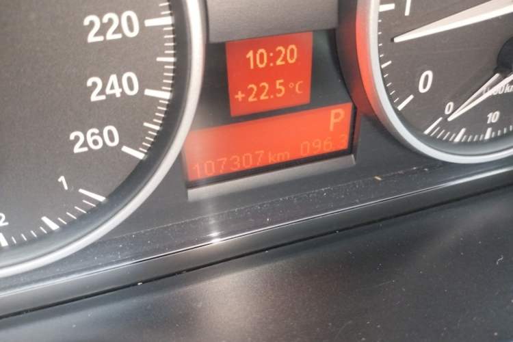 Used BMW X1 2010 sDrive18i Luxury Model Odometer Close Up