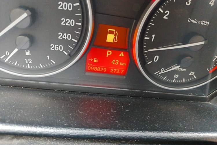 Used BMW X1 2010 xDrive28i Odometer Close Up