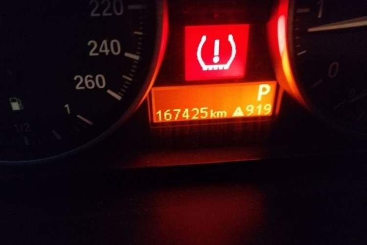 Used BMW X1 2010 sDrive18i Luxury Model Odometer Close Up