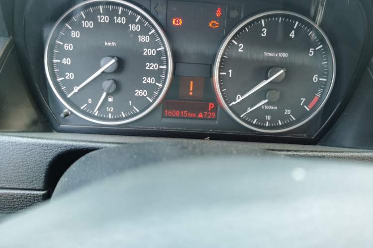 Used BMW X1 2010 sDrive18i Luxury Model Odometer Close Up