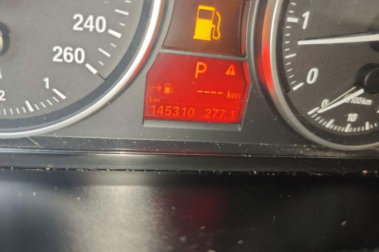 Used BMW X1 2010 sDrive18i Luxury Model Odometer Close Up