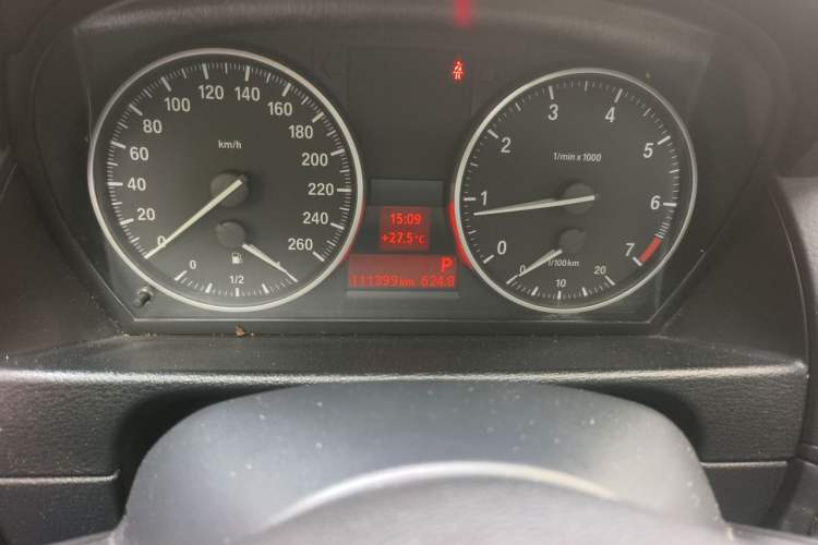 Used BMW X1 2010 sDrive18i Luxury Model Odometer Close Up