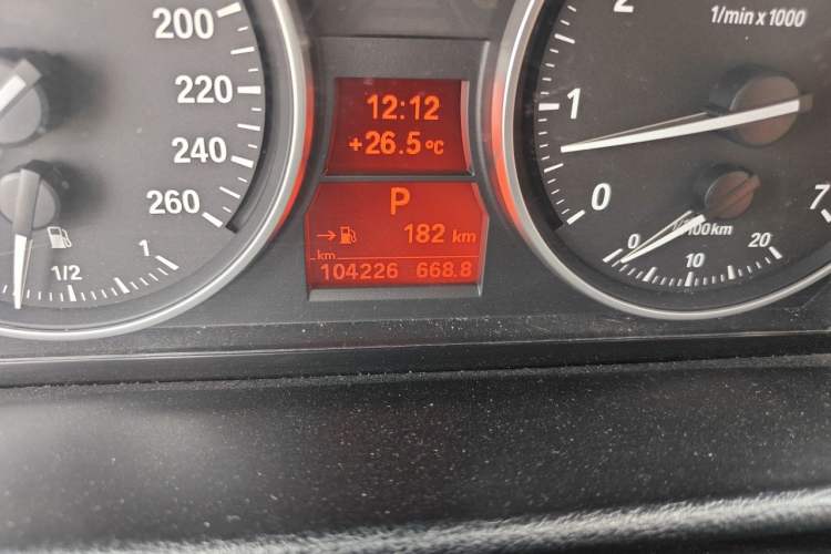 Used BMW X1 2010 sDrive18i Luxury Model Odometer Close Up