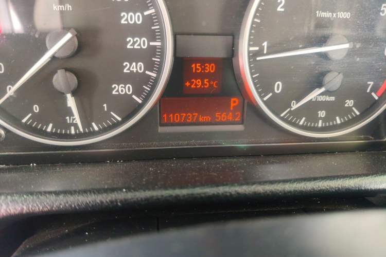 Used BMW X1 2010 sDrive18i Luxury Model Odometer Close Up