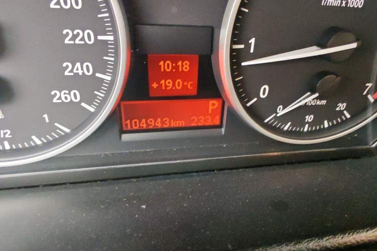 Used BMW X1 2010 sDrive18i Luxury Model Odometer Close Up