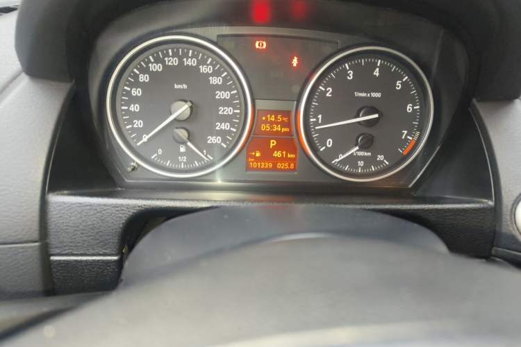 Used BMW X1 2010 xDrive25i Odometer Close Up